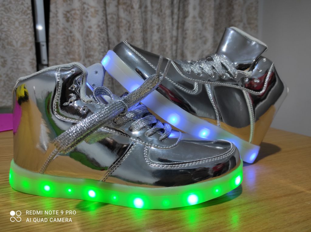 Tenis LED plata